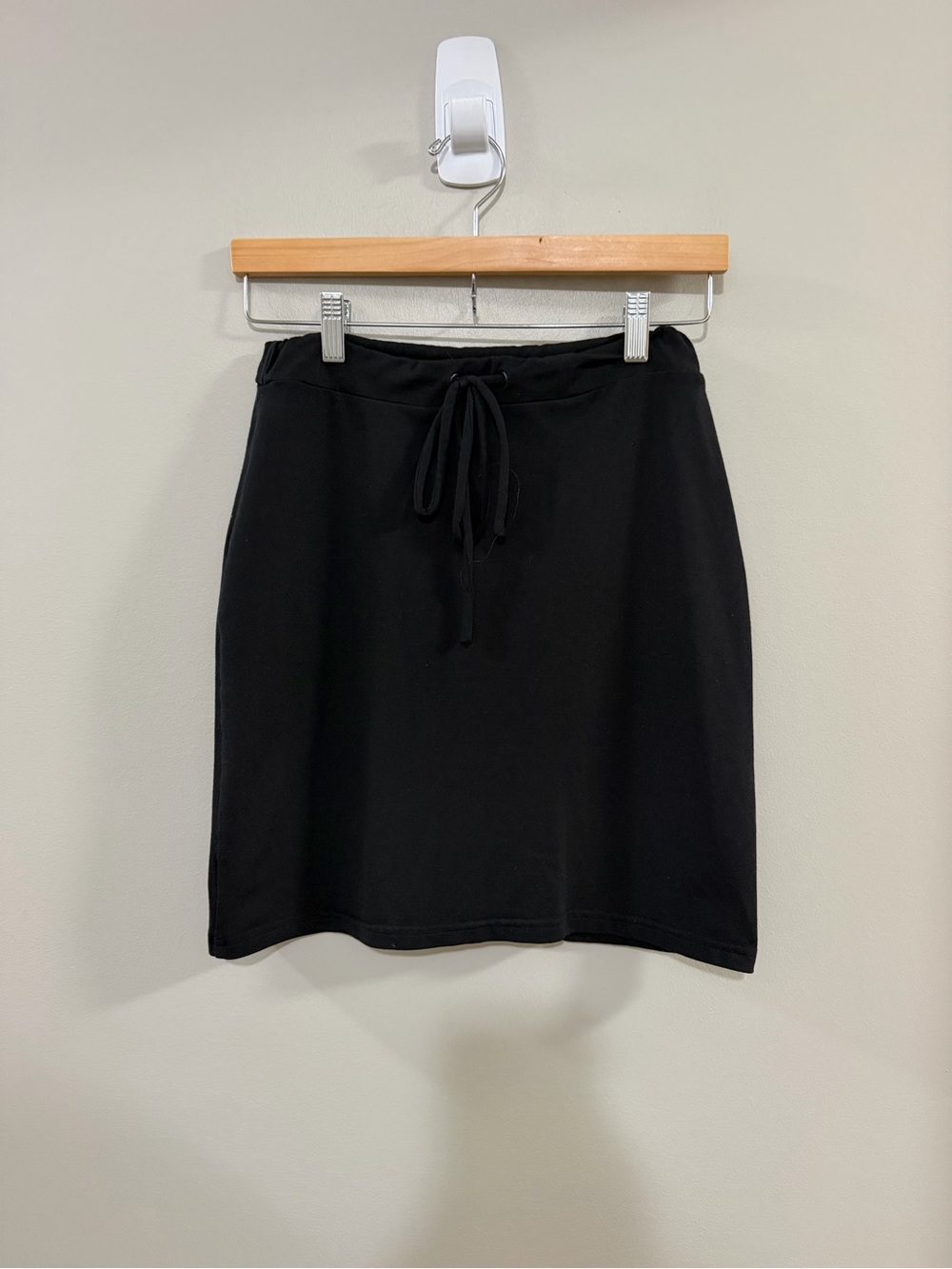 Susana Monaco Black Drawstring Mini Skirt. Size Small
